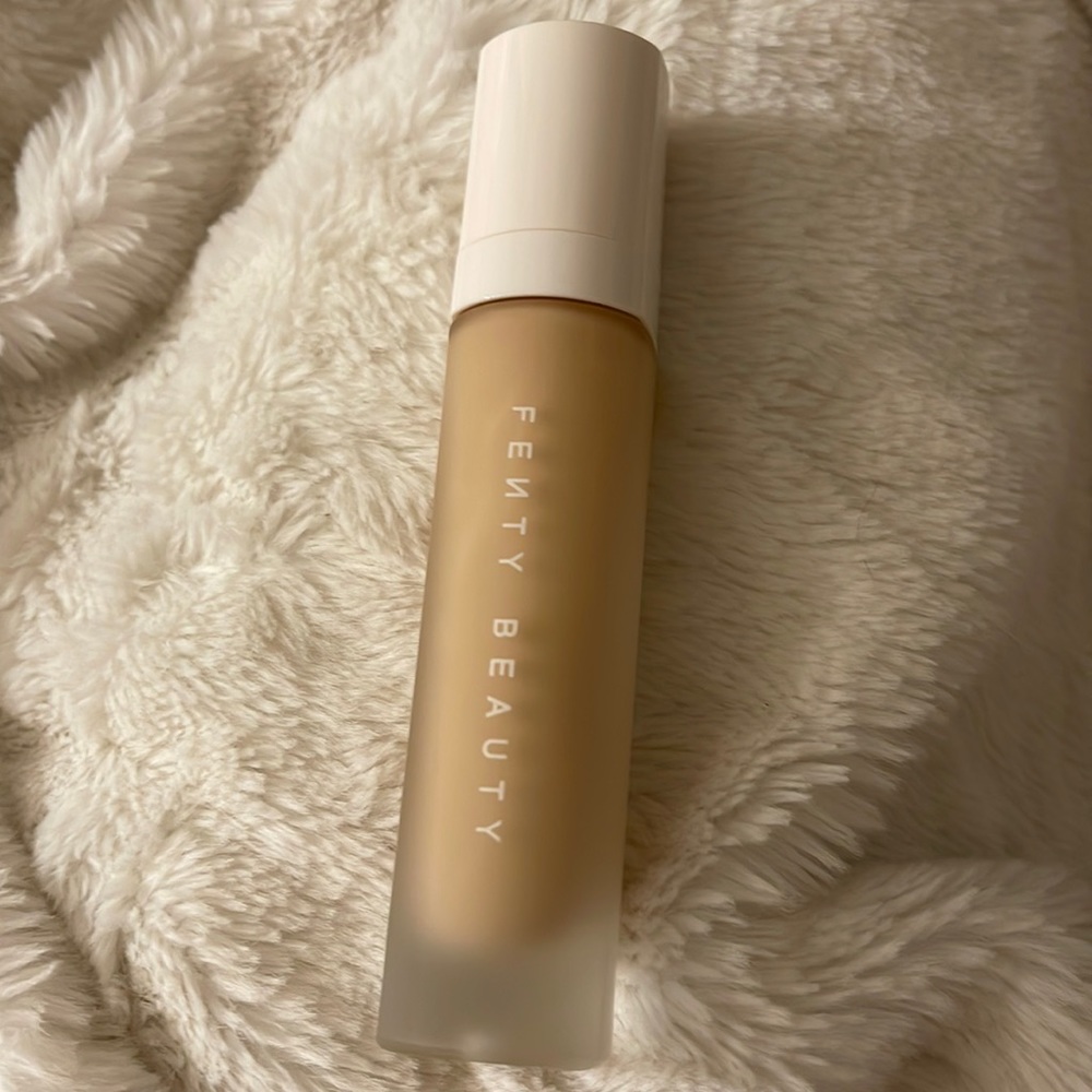 Fenty PRO FILT'R SOFT MATTE LONGWEAR FOUNDATION Shade-210